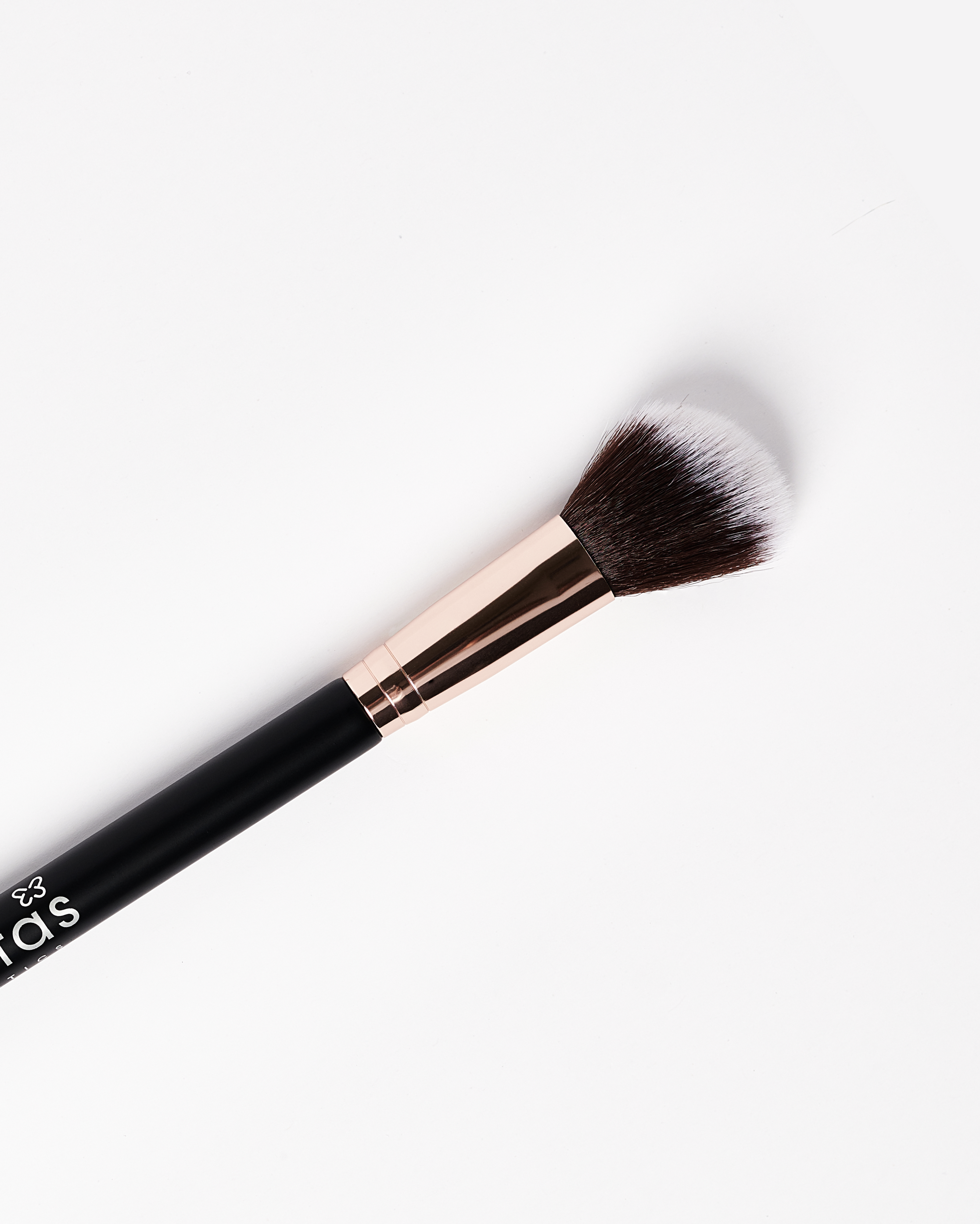 Brocha para Iluminador y Contorno