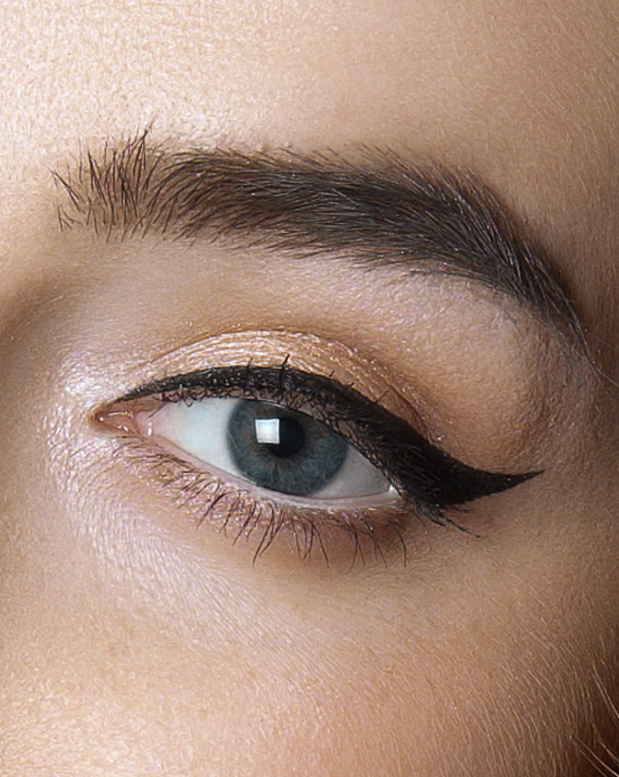 Delineador Líquido para Ojos